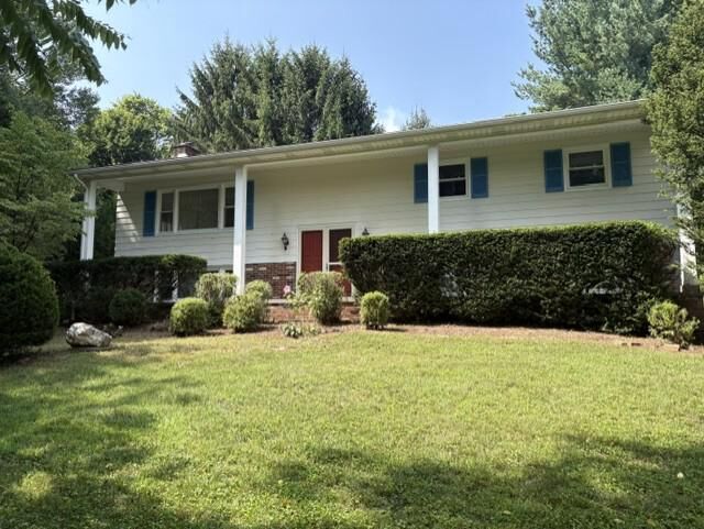 Property Photo: 332 Shasta Drive PA 17402