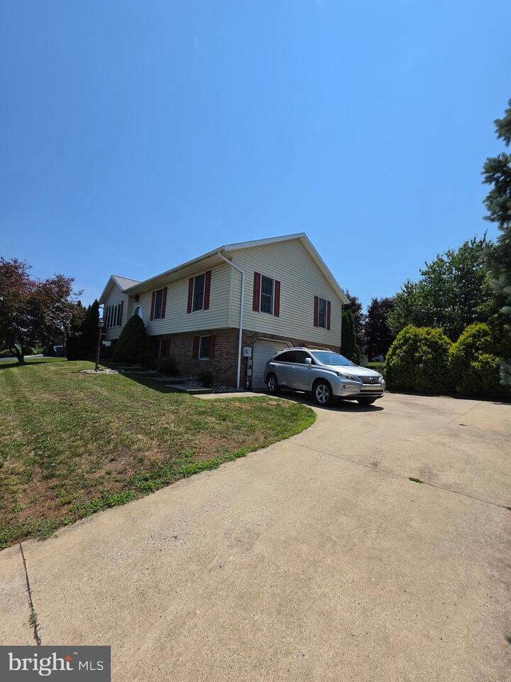 Property Photo:  609 Richfield Dr L-0022  PA 17042 