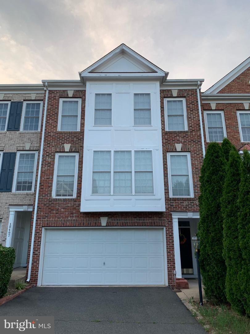 Property Photo: 18405 Sierra Springs Square VA 20176