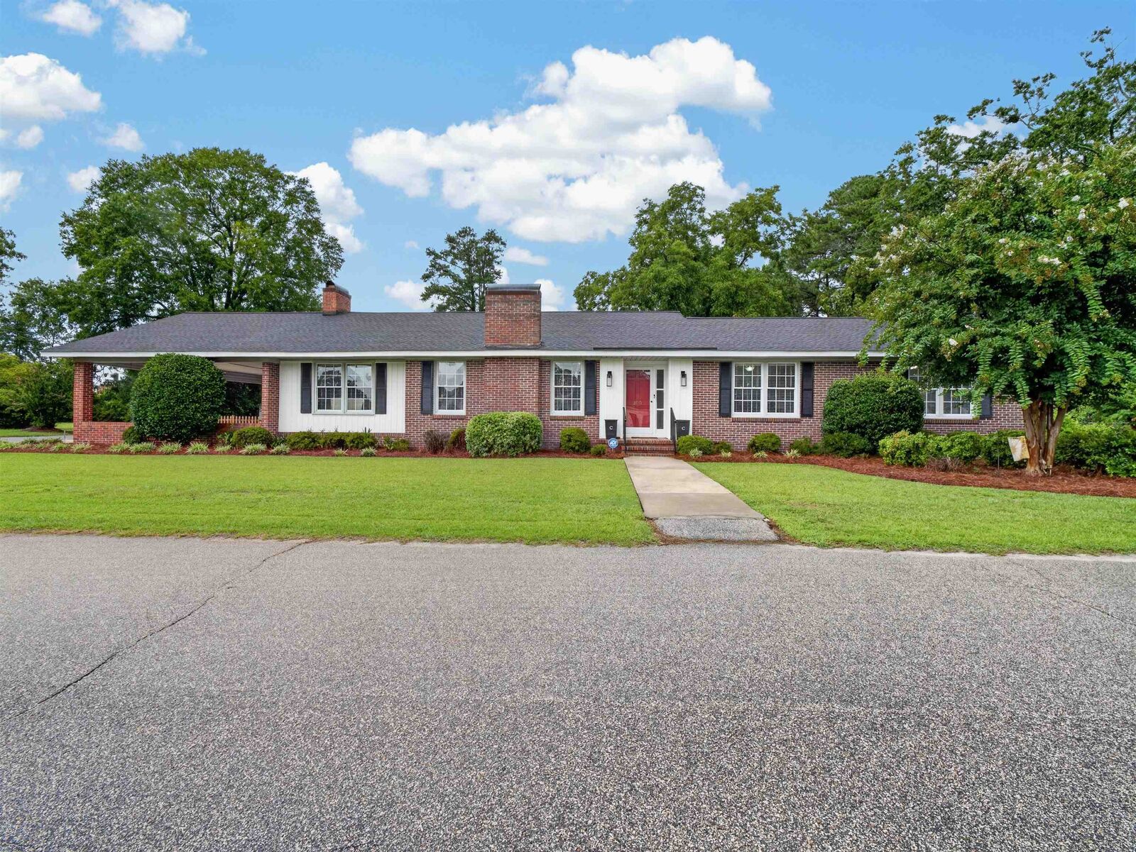 Property Photo: 300 E Lloyd St. SC 29574