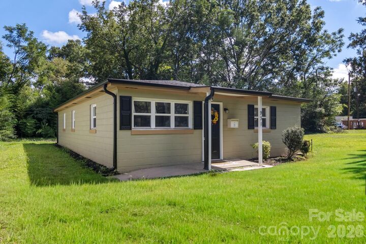 Property Photo: 931 Reliance Street NC 28208