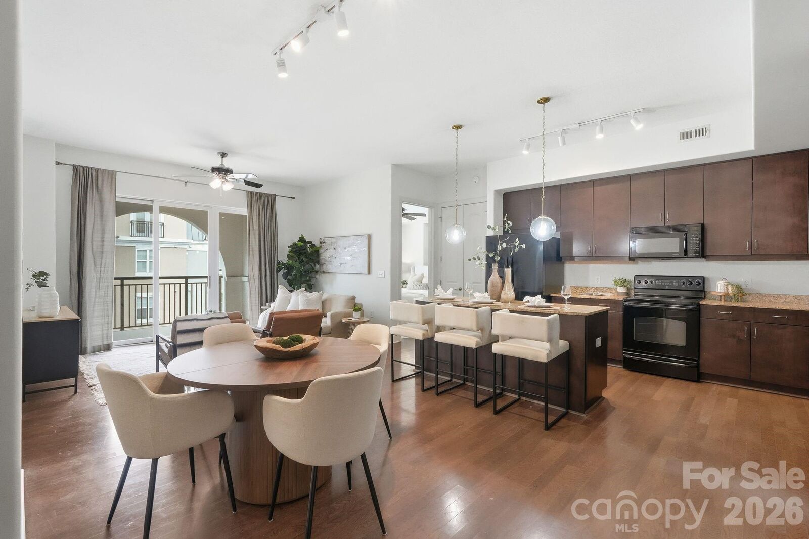 Property Photo: 4620 Piedmont Row Drive 609 NC 28210