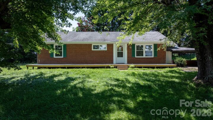 Property Photo: 296 Pine Mountain Road NC 28638