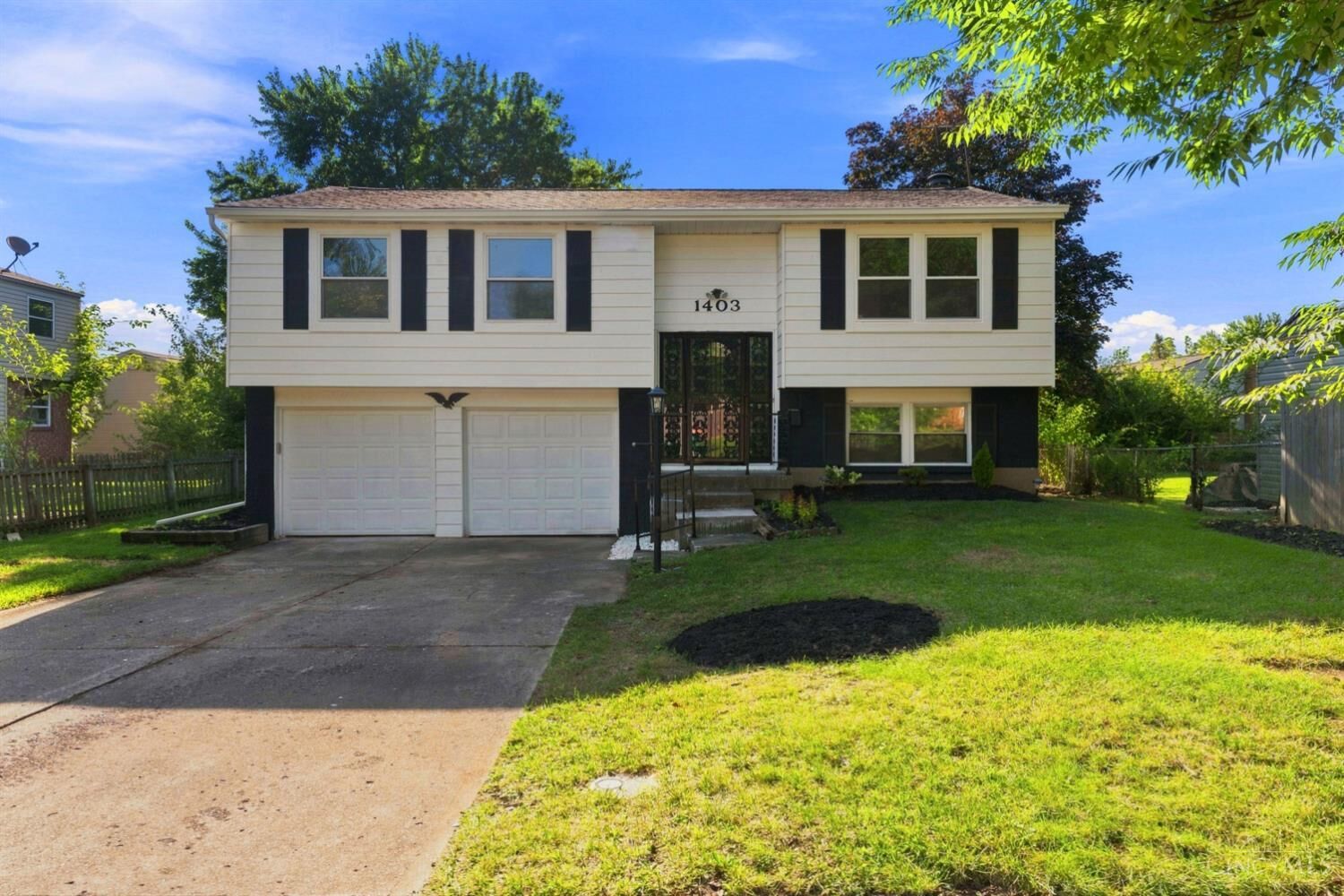 Property Photo:  1403 Kingsbury Drive  OH 45240 