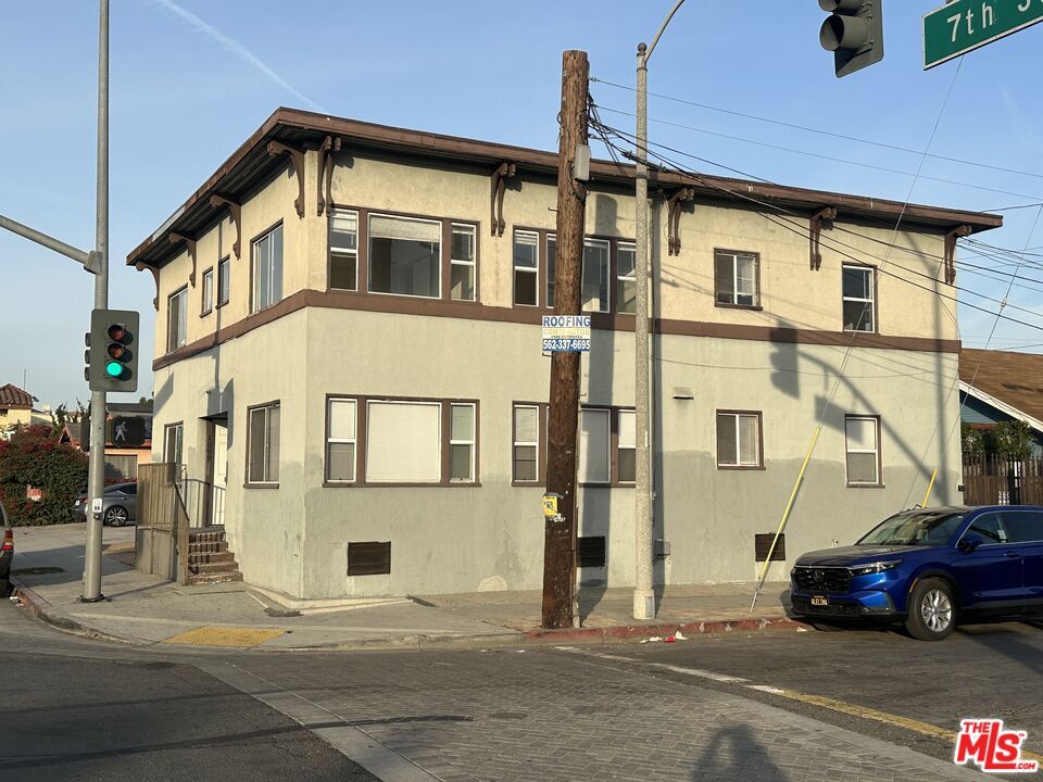 Property Photo:  1089 E 7th St  CA 90813 