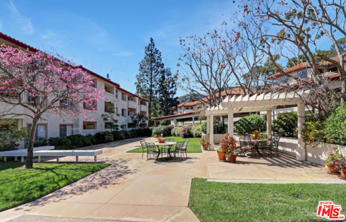 Property Photo:  501 Palisades Dr, Unit 103  CA 90272 