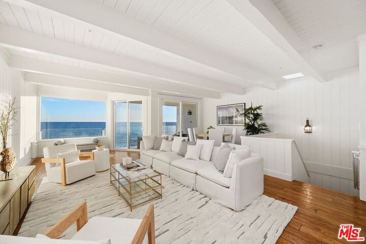 Property Photo: 11840 Beach Club Way CA 90265