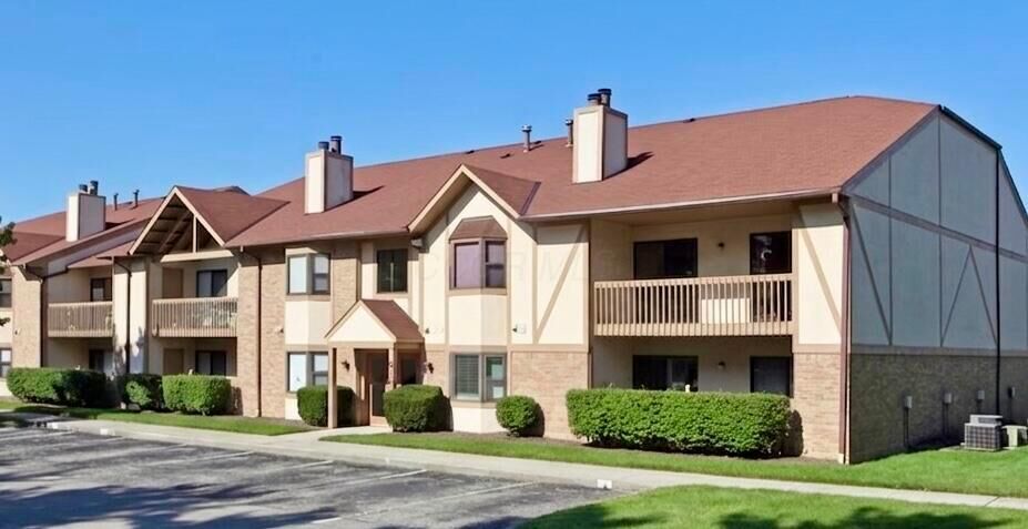 Property Photo: 2217 Hedgerow Road OH 43220