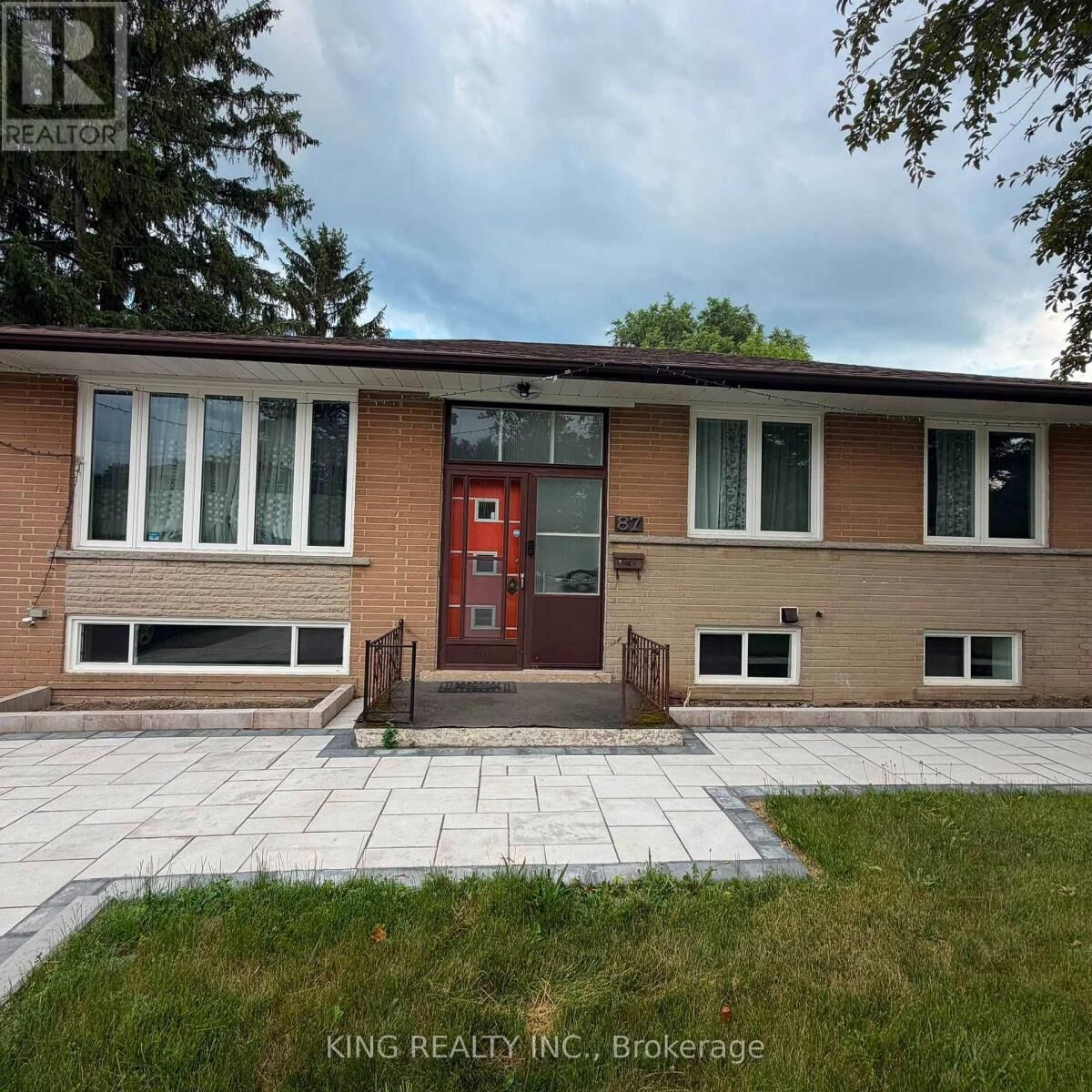 Property Photo:  87 Elvaston Drive  ON M4A 1N7 