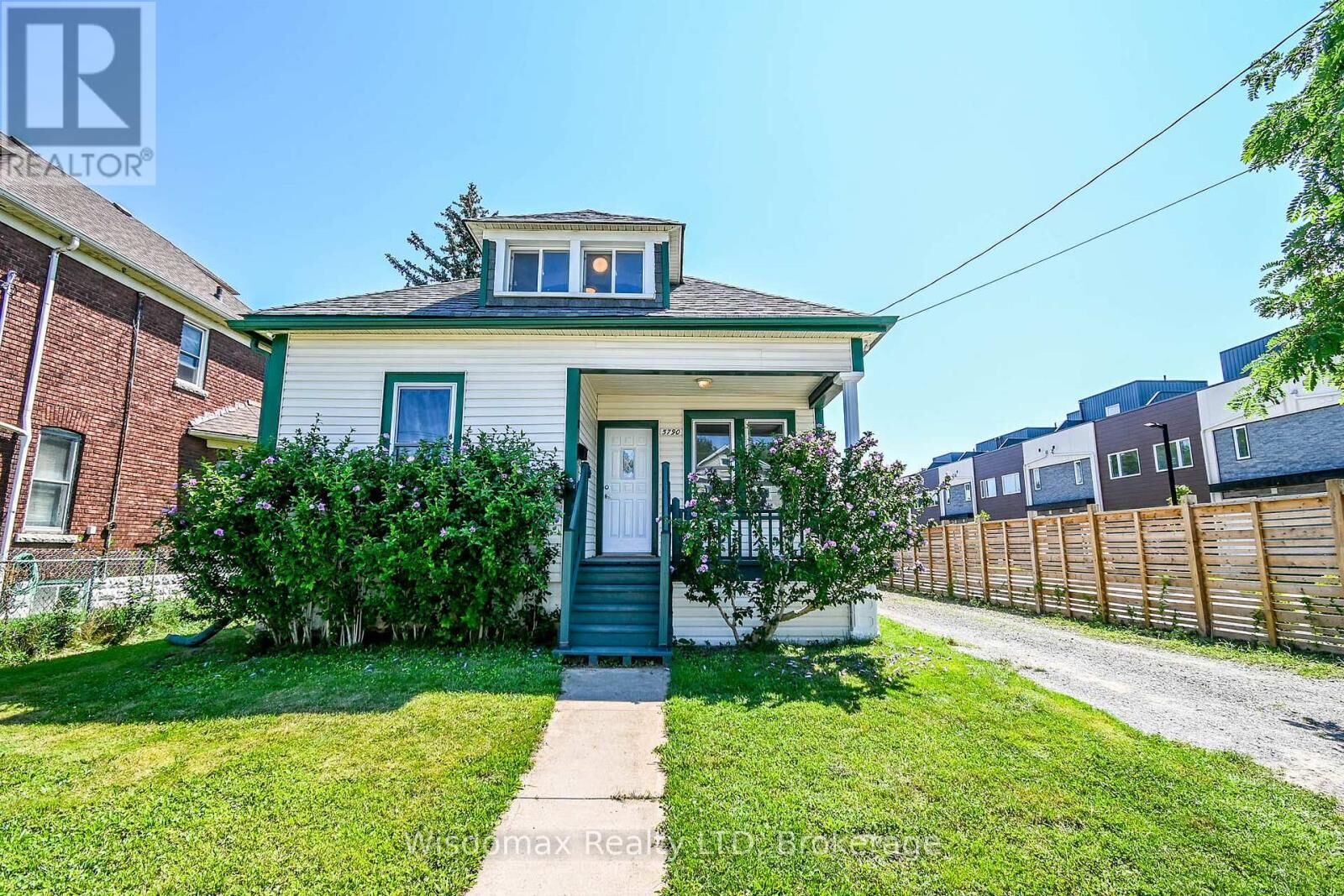 Property Photo:  5790 Robinson Street  ON L2G 2B2 