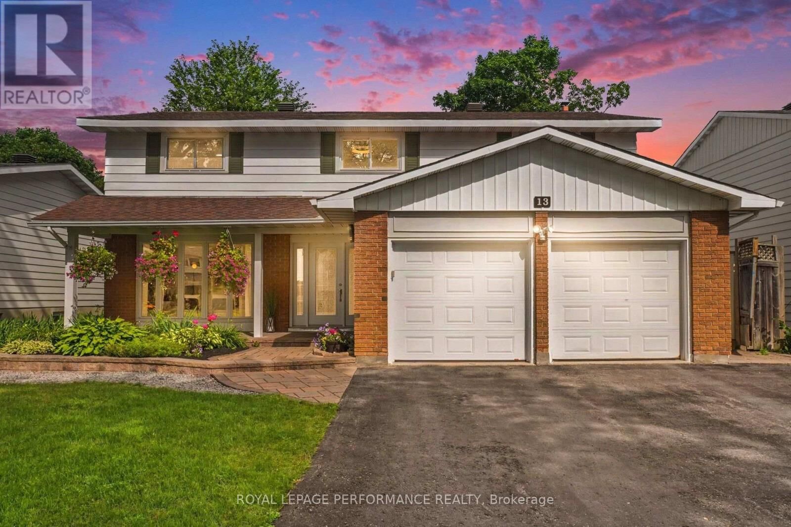 Property Photo: 13 Centrepark Drive ON K1B 3C2