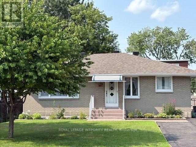 Property Photo:  393 West Spartan Avenue West  ON K1K 1J6 