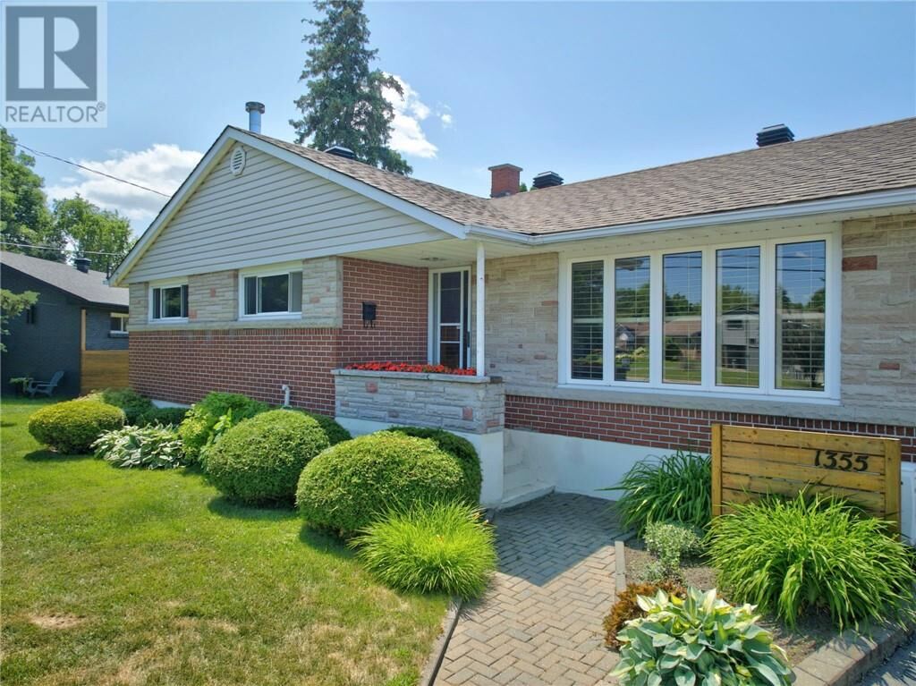 Property Photo: 1355 Wedgewood Drive ON P3A 3E3