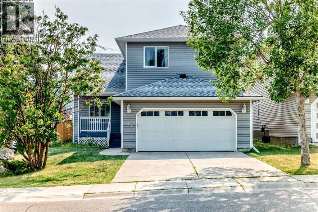 Property Photo:  147 Macewan Drive Northwest  AB T3K 3G5 