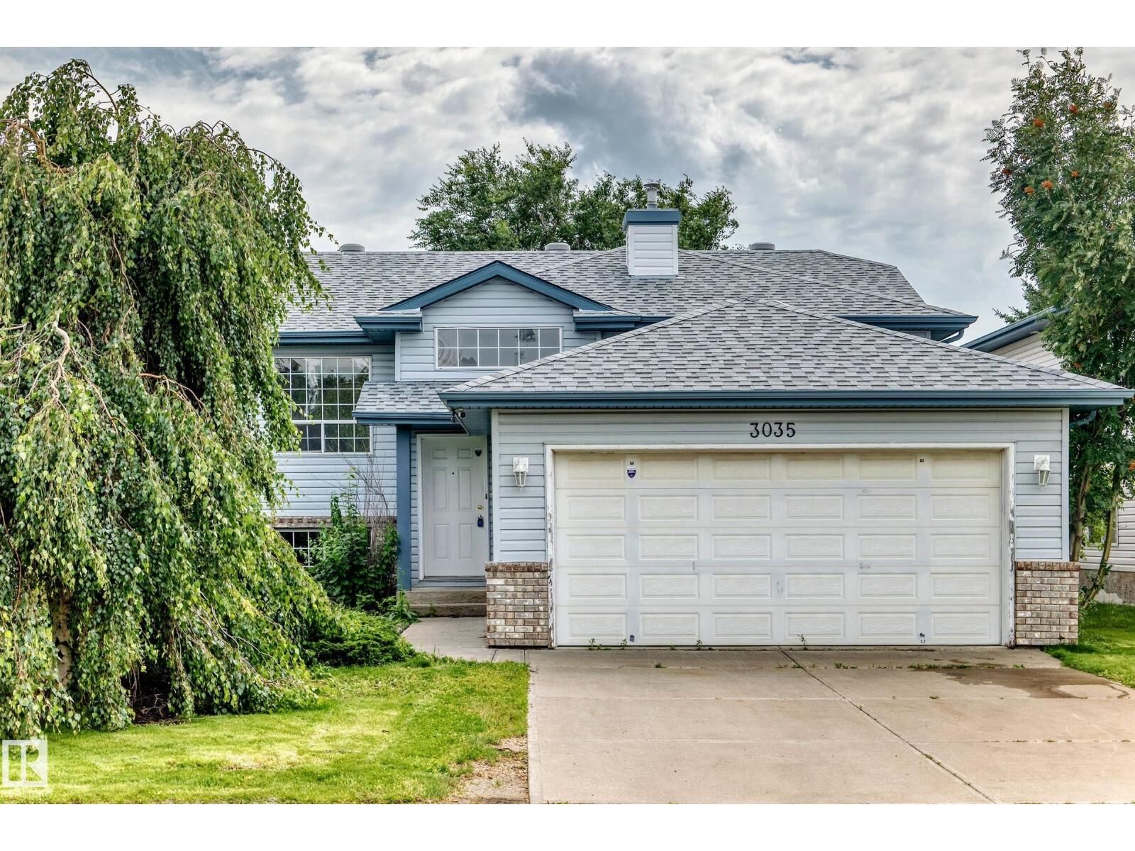 Property Photo: 3035 134 Av NW AB T5A 5C3