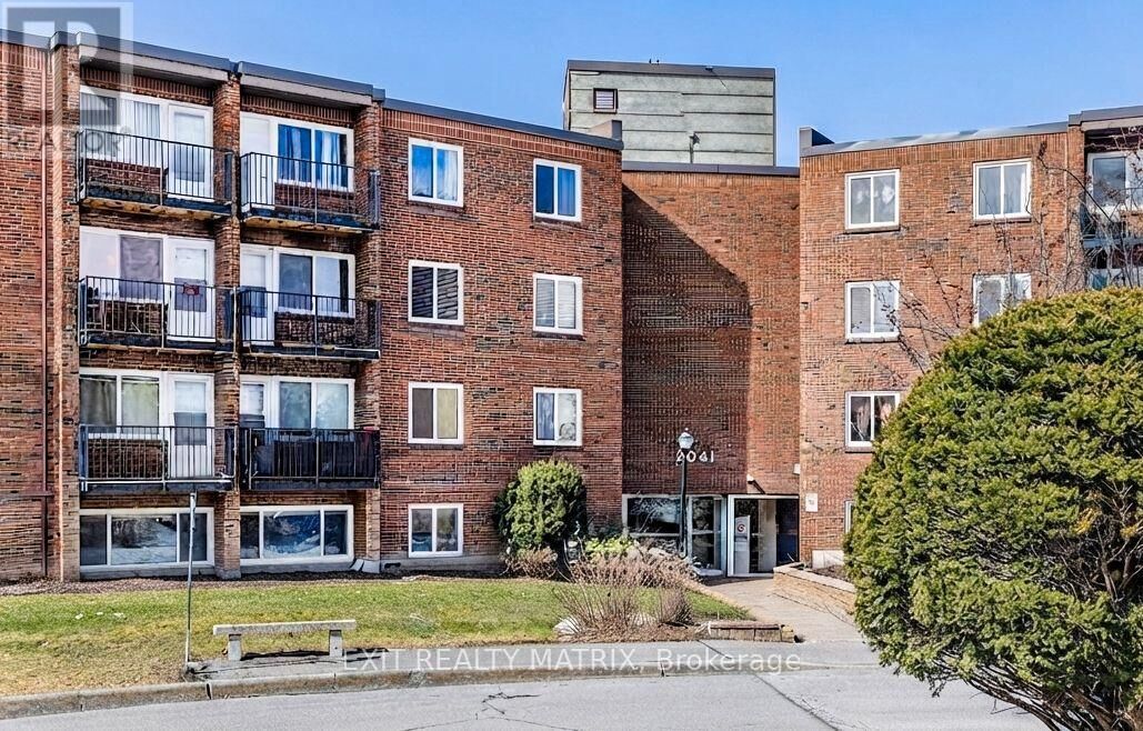 Property Photo:  2041 Arrowsmith Drive 402C  ON K1J 7V7 