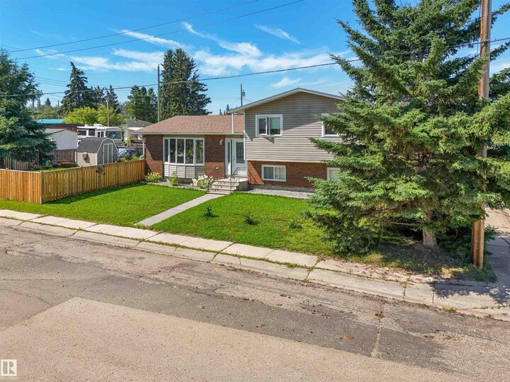 Property Photo: 4903 52 Avenue AB T0E 0T0