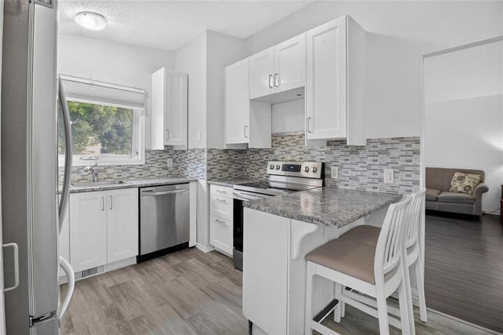 Property Photo:  105 Garton Avenue  MB R2R 1X1 