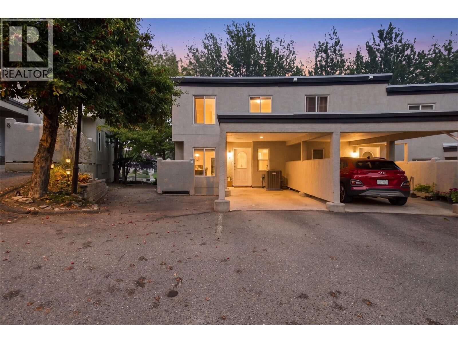 Property Photo: 411 Aberdeen Drive 7 BC V1S 1X2
