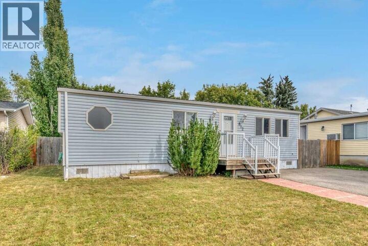 Property Photo: 812 Brentwood Crescent AB T1P 1E4
