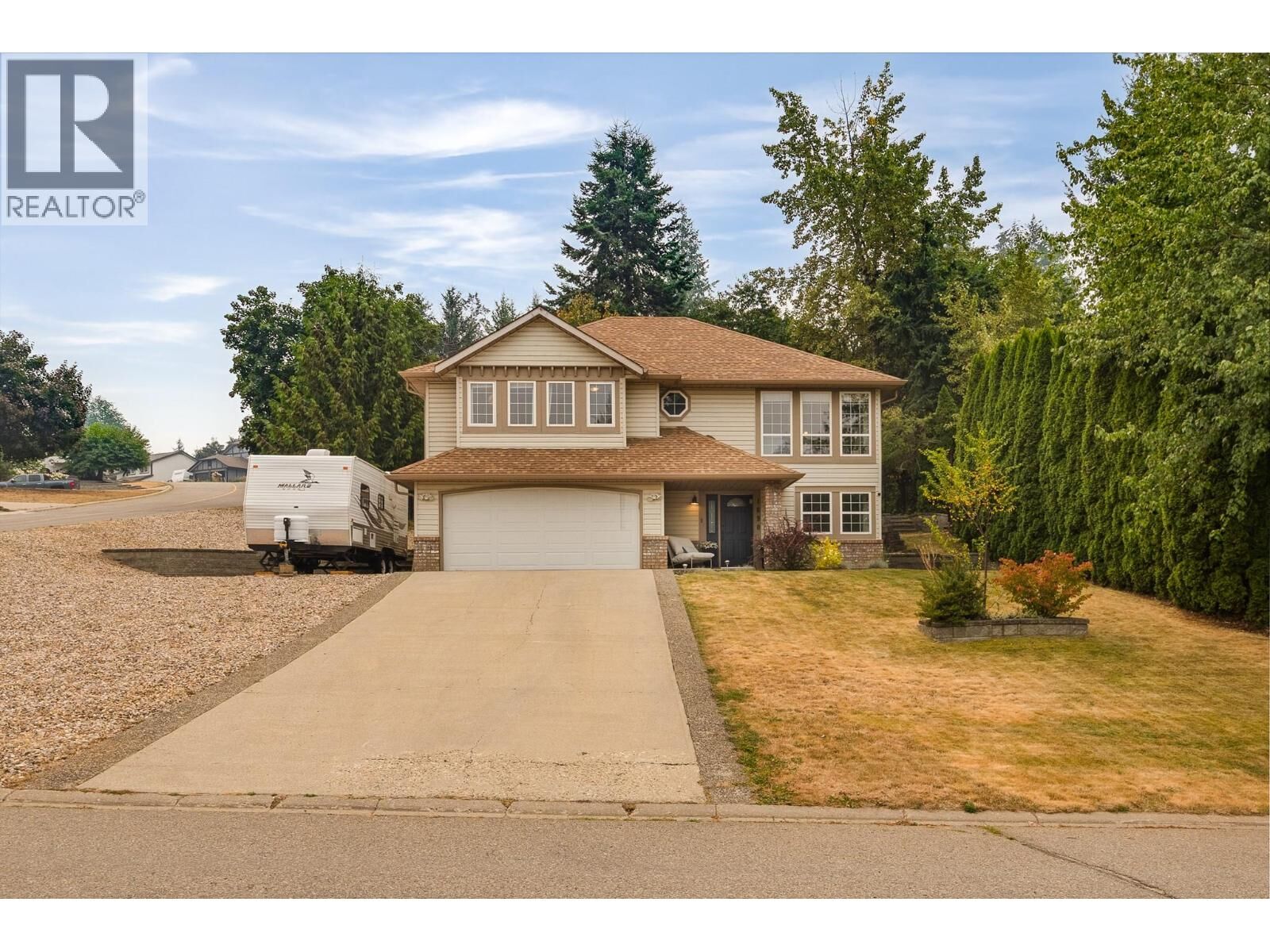 Property Photo:  1690 16 Avenue Southeast  BC V1E 2M7 