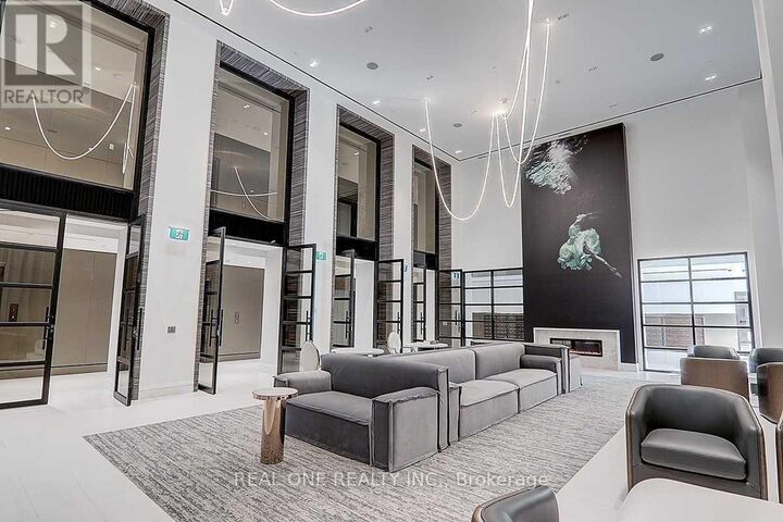 Property Photo:  39 Roehampton Avenue 1709  ON M4P 0G1 