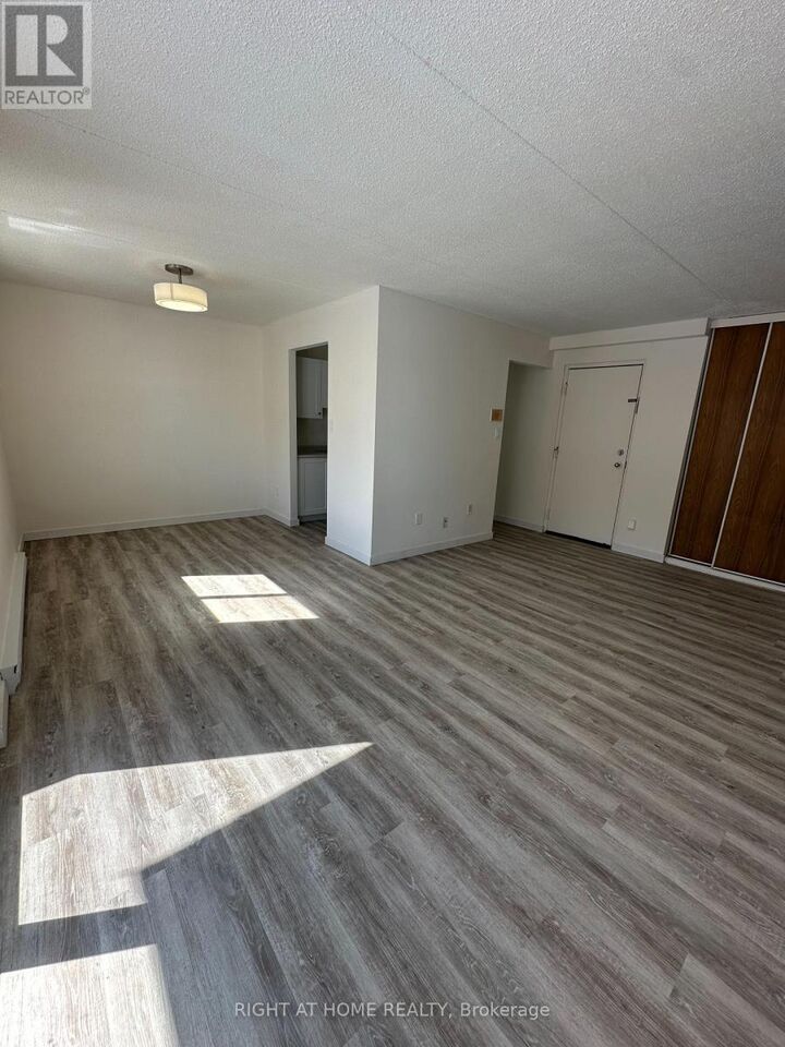 Property Photo:  555 Oxford Street 201  ON L1J 3V5 