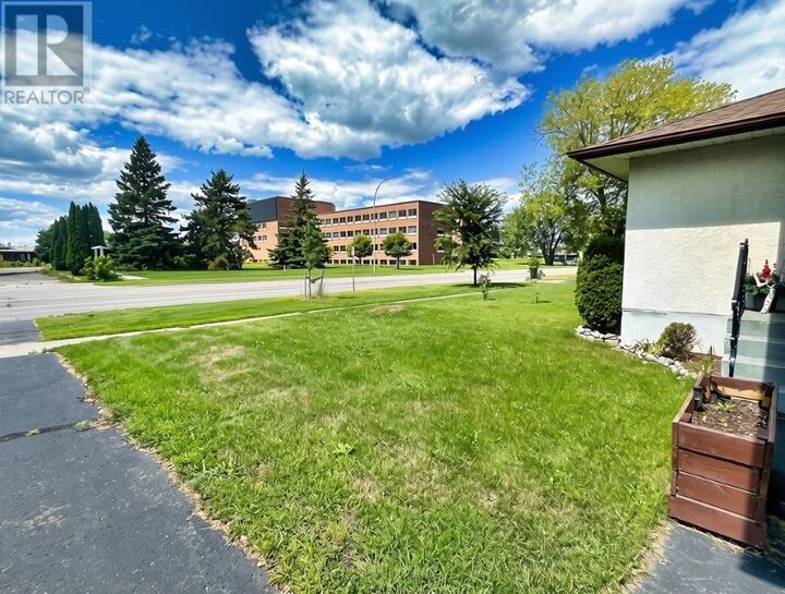 Property Photo: 464 James Street S ON P7E 2V5