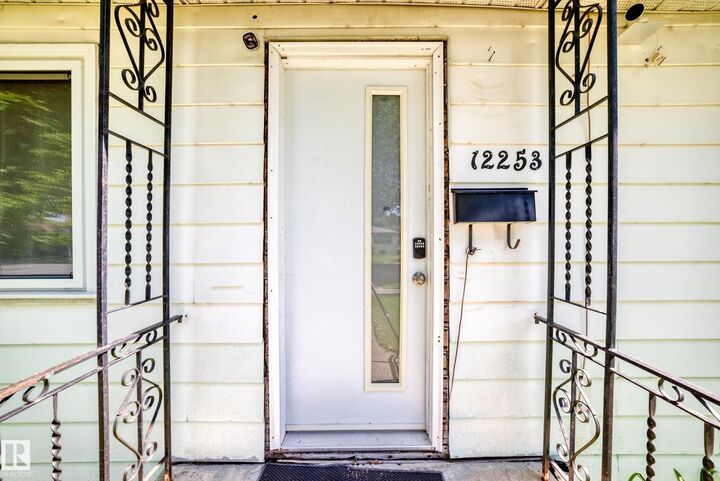 Property Photo:  12253 94 Street NW  AB T5G 1K2 
