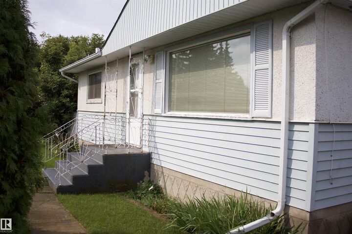 4946 47 Street — photo 1