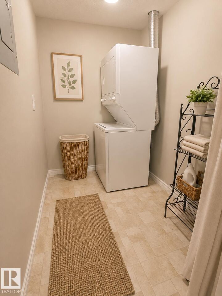 Property Photo: 16715 100 Avenue NW 204 AB T5P 4Z5