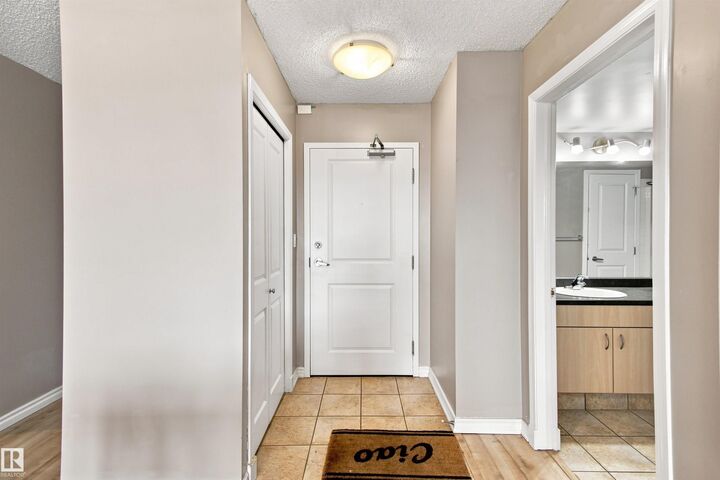 Property Photo:  10180 104 Street NW 504  AB T5J 1A7 