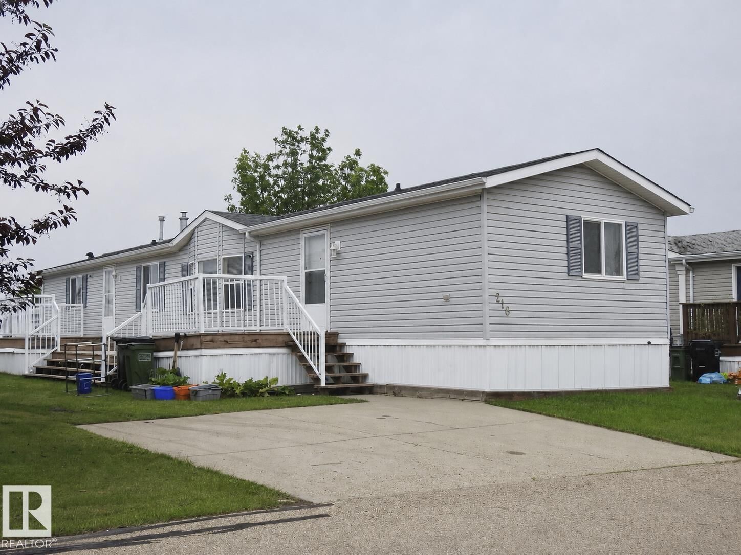 Property Photo: 218 Oak Wood Drive NW AB T6P 0A4
