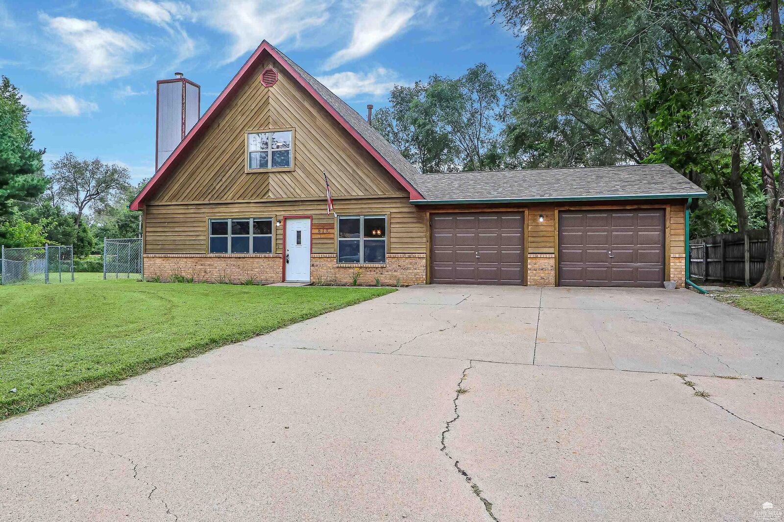 Property Photo:  813 Greenfield Cir  KS 66502 