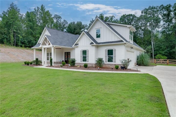 Property Photo: 1077 Riverstone Drive GA 30025