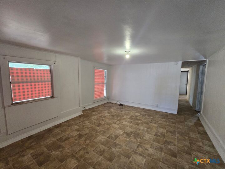 Property Photo: 313 Commerce Street TX 76661