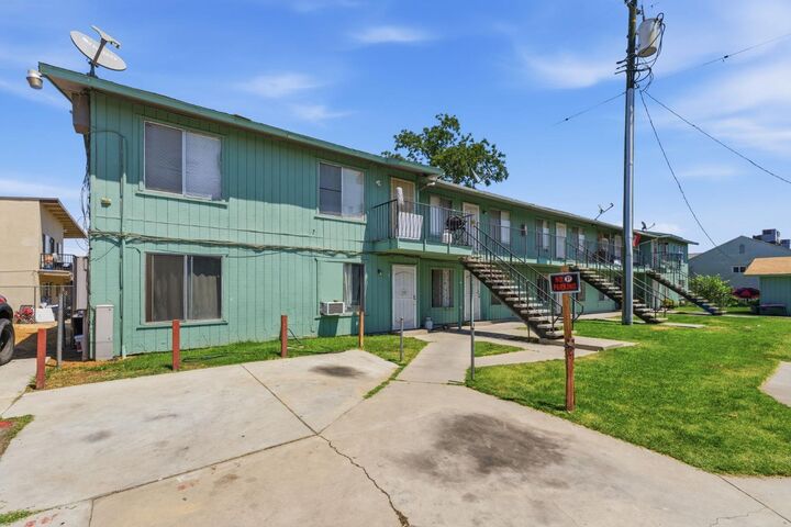 Property Photo:  425 S Maple Avenue 101  CA 93702 