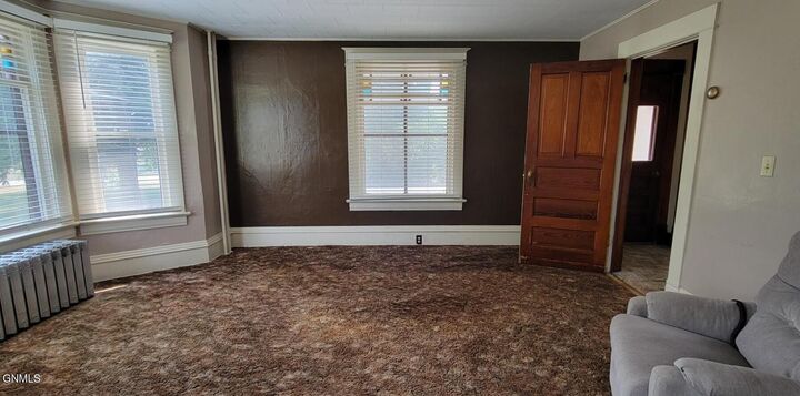 Property Photo:  706 1st Avenue  ND 58455 