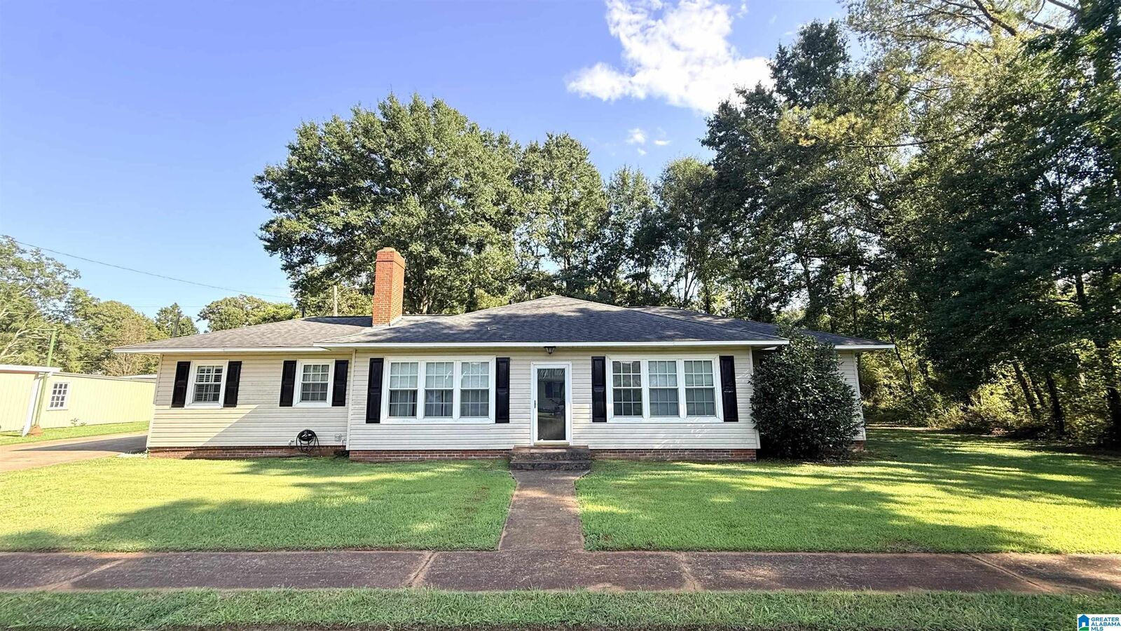 Property Photo: 306 W Roberts Avenue AL 35160