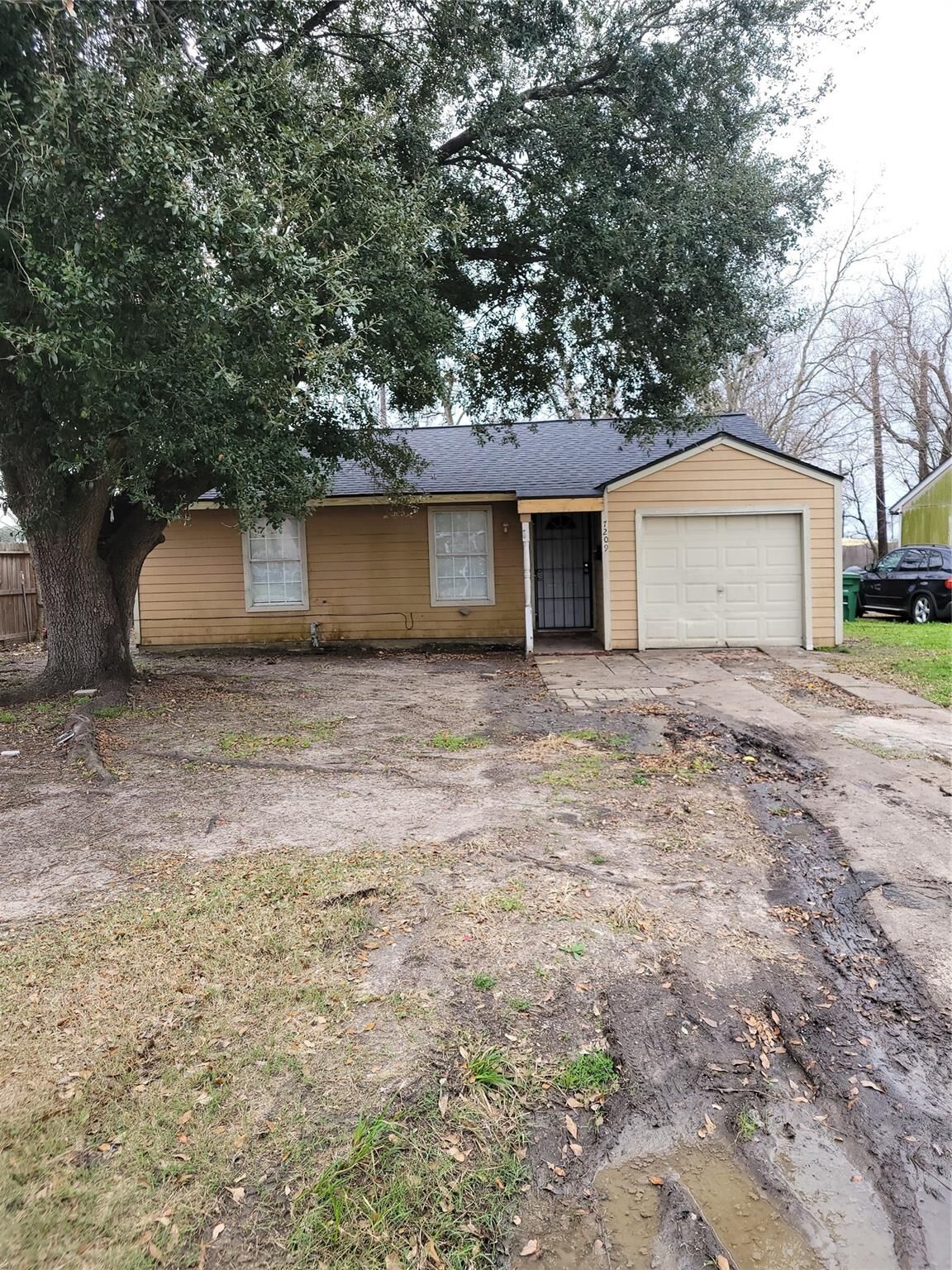 Property Photo:  7209 Kassarine Pass  TX 77033 