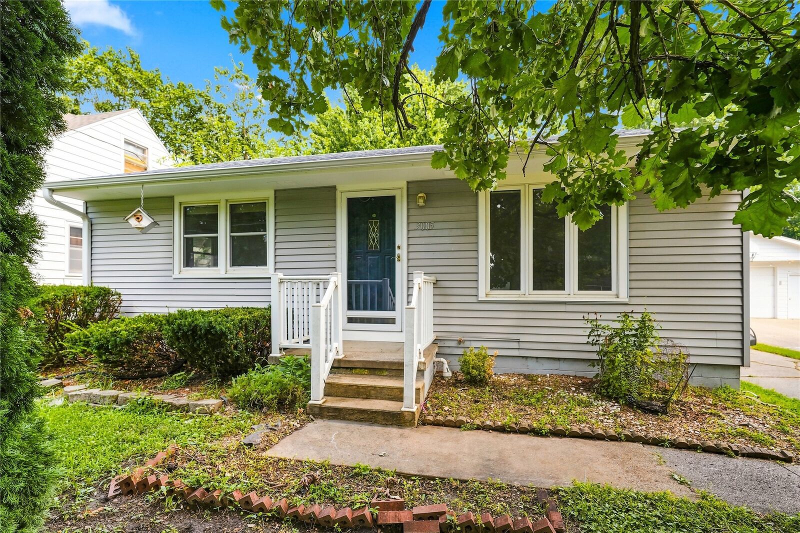 Property Photo:  3005 Madison Avenue  IA 50310 