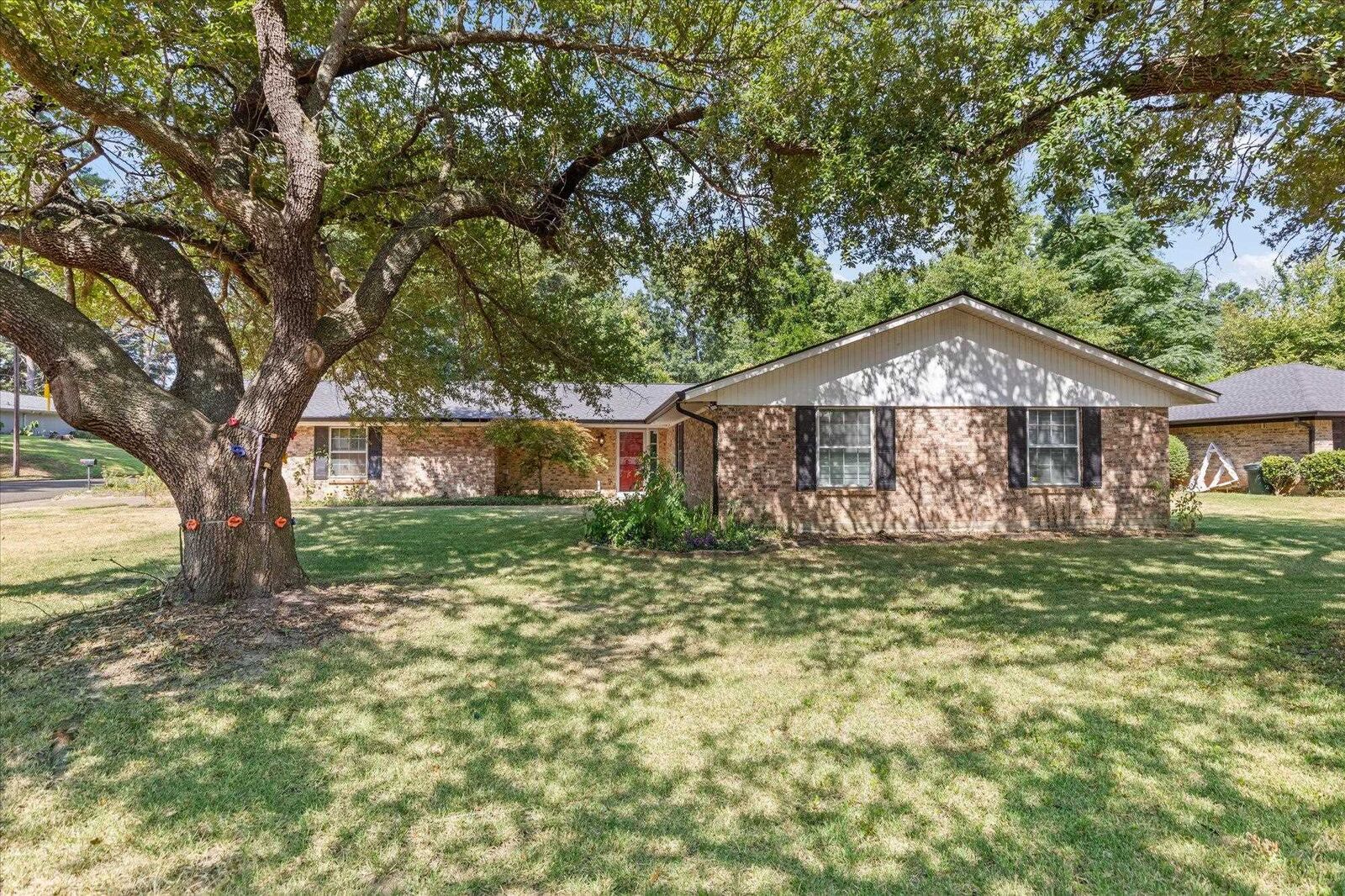 Property Photo: 4 Amherst Cir TX 75601