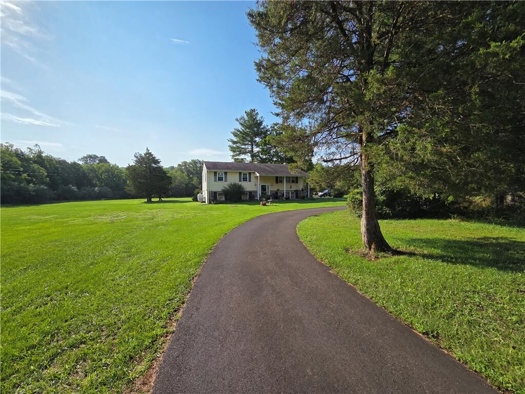 Property Photo:  125 E Dark Hollow Road  PA 18947 
