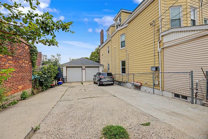 Property Photo:  1913 Bogart Avenue  NY 10462 