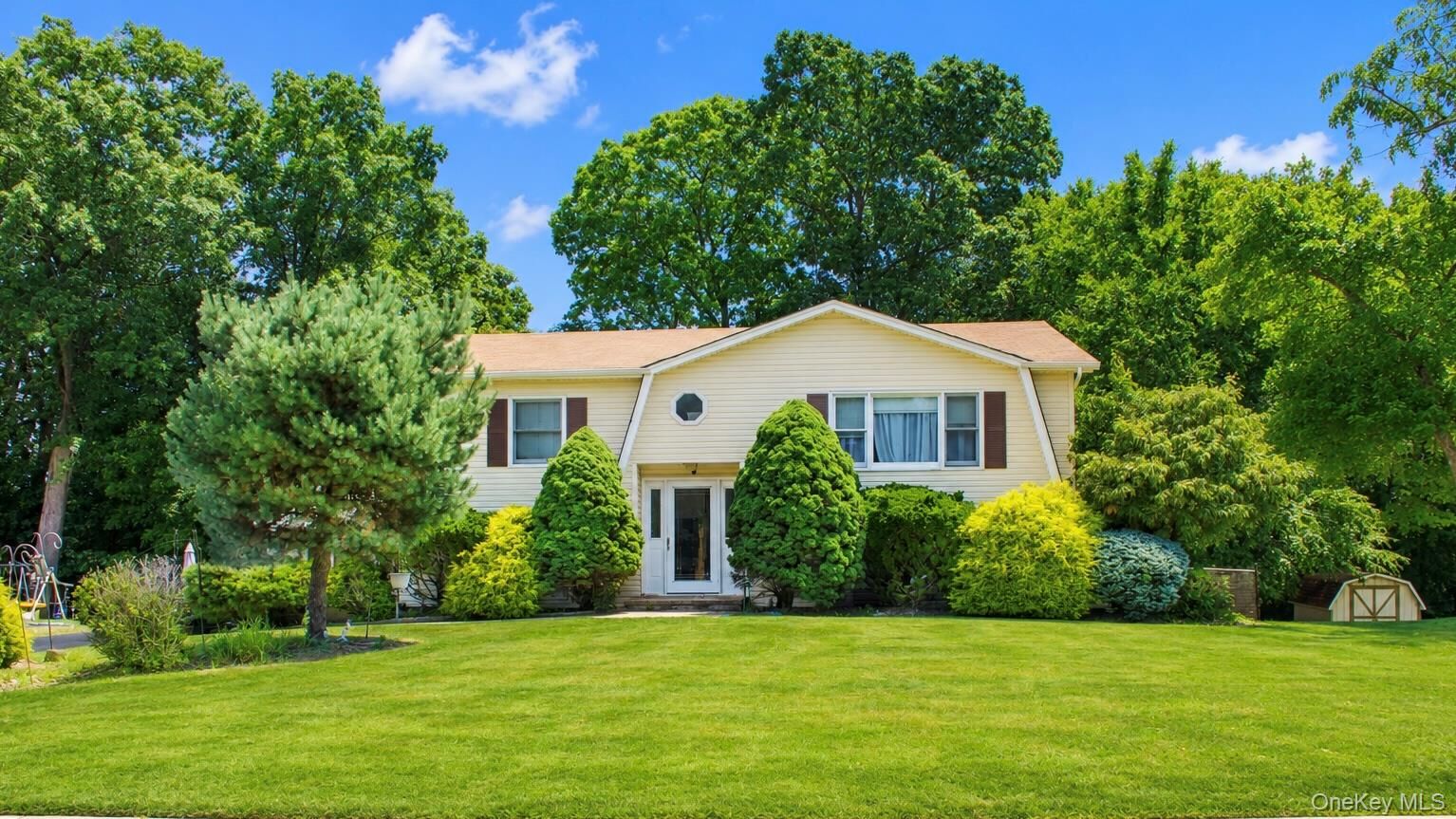 Property Photo: 8 Rockridge Drive NY 10984
