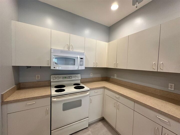 Property Photo:  1641 Red Oak Lane  FL 33948 