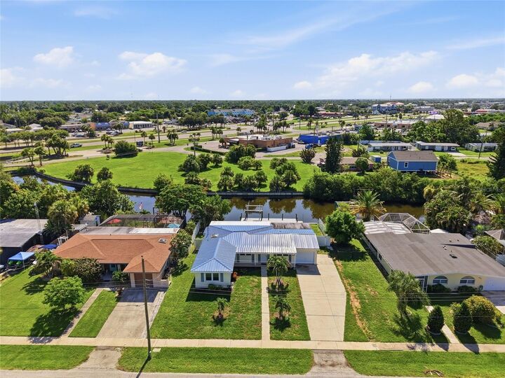 Property Photo: 181 Duxbury Avenue FL 33952
