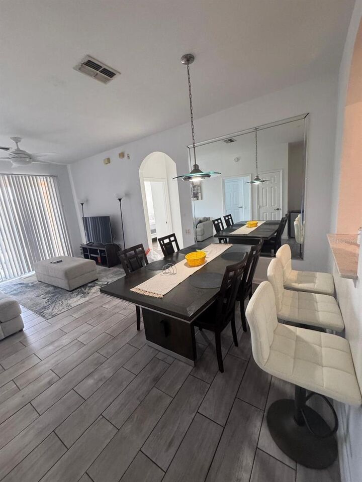 Property Photo:  