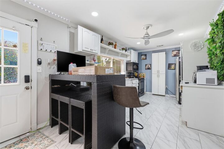 Property Photo:  2706 E Annie Street  FL 33612 