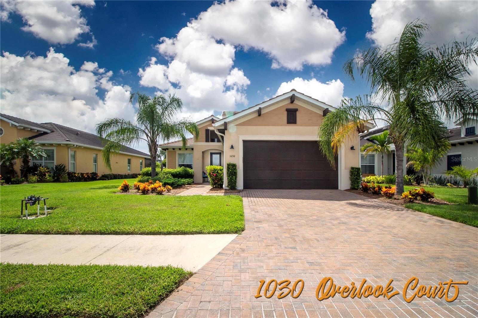 Property Photo: 1030 Overlook Court FL 34208